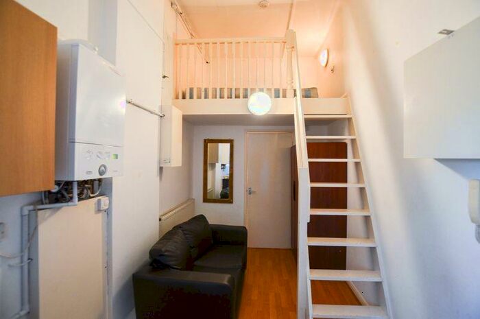 Studio To Rent In High Road Leytonstone, Leytonstone, E11