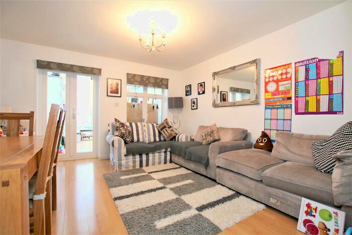 2 Bedroom Detached House To Rent In Iris Walk, Edgware, Middlesex, HA8