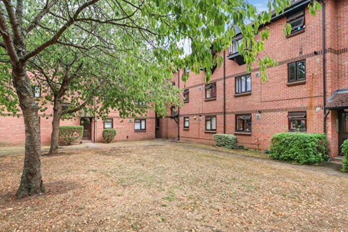 Studio To Rent In Vicarage Way, SL3