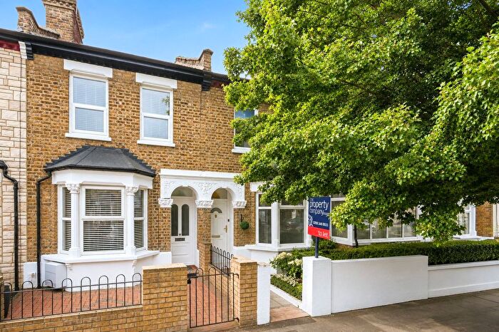 4 Bedroom Detached House To Rent In Grosvenor Road, Edmonton, London, N9