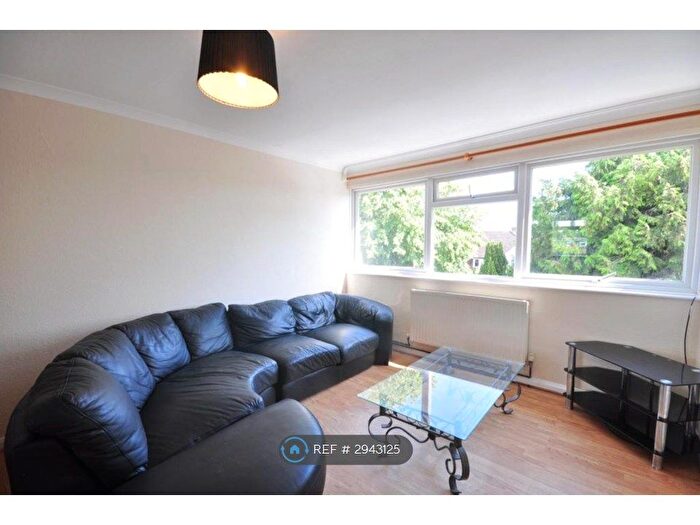 3 Bedroom Flat To Rent In Lindiswara Court, Rickmansworth, WD3
