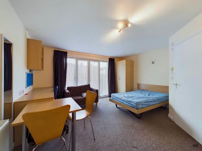 1 Bedroom Flat To Rent In Looe Road, Exeter, EX4