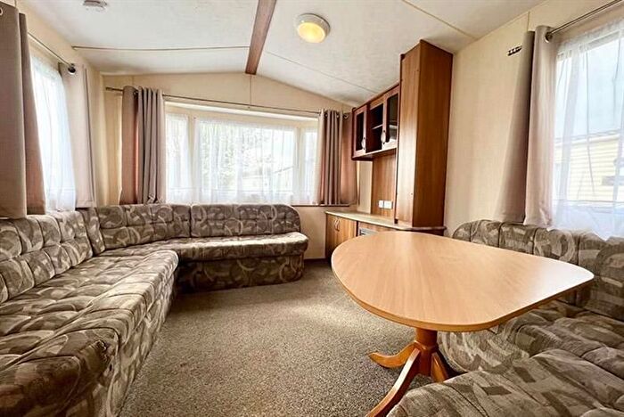 2 Bedroom Park Home For Sale In Sleaford Road, Tattershall, Lincoln, LN4