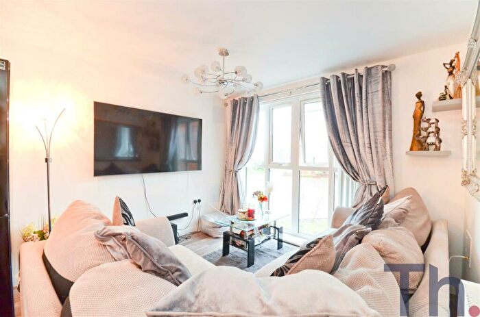 1 Bedroom Flat For Sale In East Cowes, Isle Of Wight, PO32