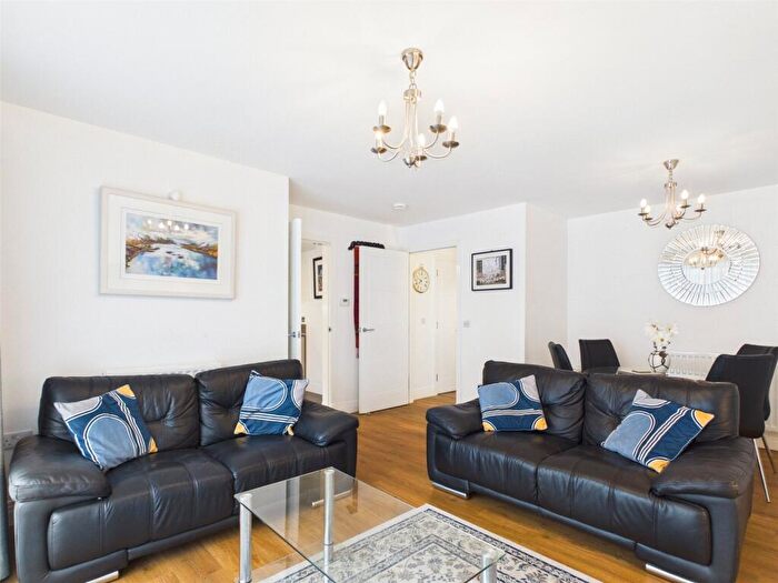 2 Bedroom Apartment To Rent In Brunswick Road, Edinburgh, Midlothian, EH7