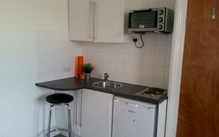 Studio To Rent In Somerset Road, Huddersfield, West Yorkshire, HD5