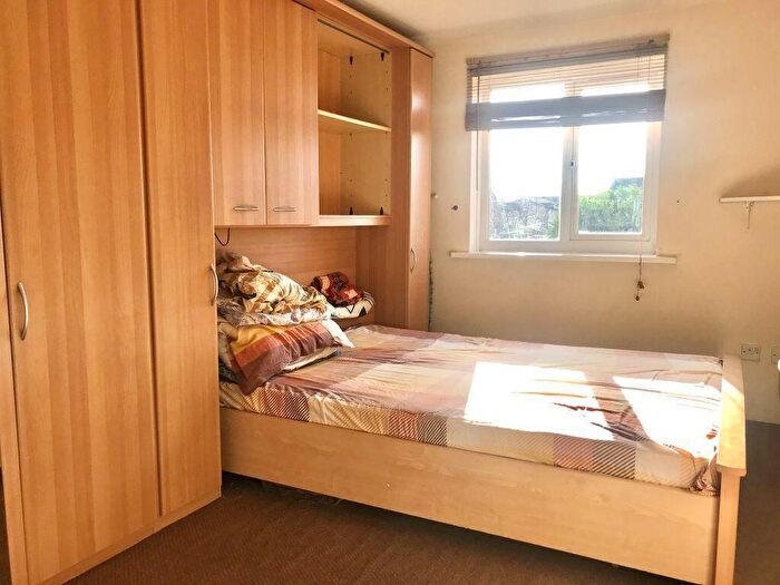 1 Bedroom Flat To Rent In Express Drive, Ilford, IG3