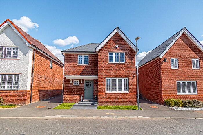 4 Bedroom Detached House For Sale In Elm Walk, Rayleigh, SS6