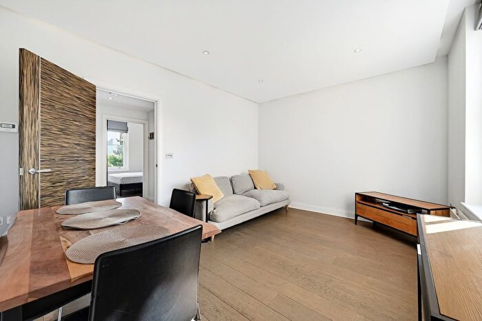 2 Bedroom Flat To Rent In Fulham Road, The Boltons, SW10