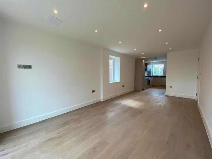 1 Bedroom Flat To Rent In Western Avenue, Acton, W3