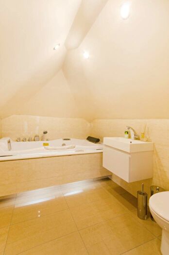 3 Bedroom Flat For Sale In Teignmouth Road, Mapesbury Estate, London, NW2