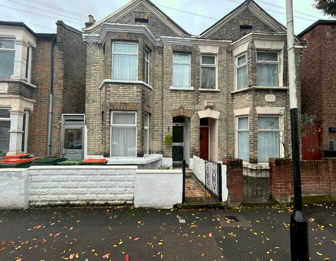 1 Bedroom Flat To Rent In Godwin Road, London, E7