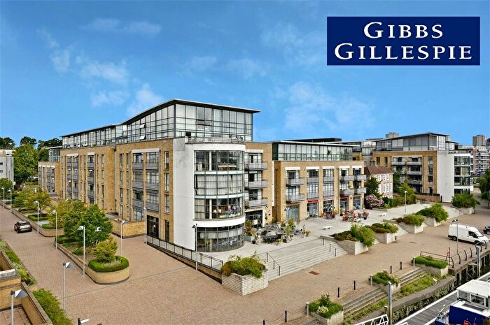 2 Bedroom Flat To Rent In Town Meadow, Brentford, TW8