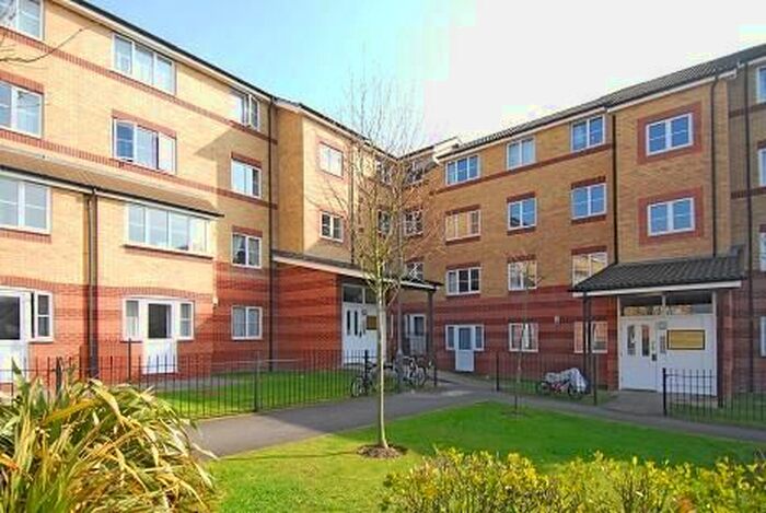 1 Bedroom Flat To Rent In High Wycombe, Buckinghamshire HP13