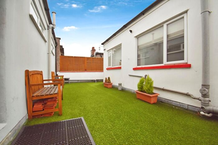 1 Bedroom Flat To Rent In Blackfen Road Wellington Parade, DA15