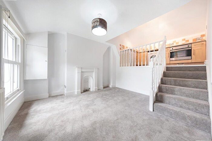 1 Bedroom Flat To Rent In Ravenslea Road, London, SW12