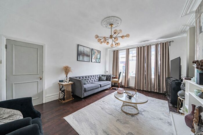 3 Bedroom End Of Terrace House For Sale In Malvern Road, Thornton Heath, CR7