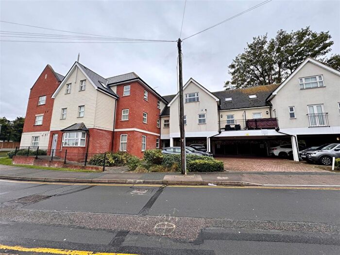 1 Bedroom Flat To Rent In The Approach, Rayleigh, SS6