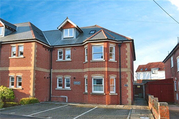 3 Bedroom Maisonette For Sale In Duttons Road, Romsey, Hampshire, SO51