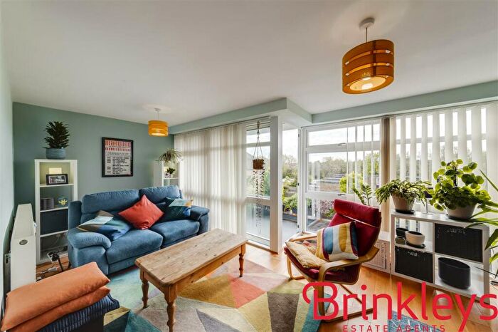 2 Bedroom Apartment To Rent In Fairacre, Acacia Grove, London, KT3