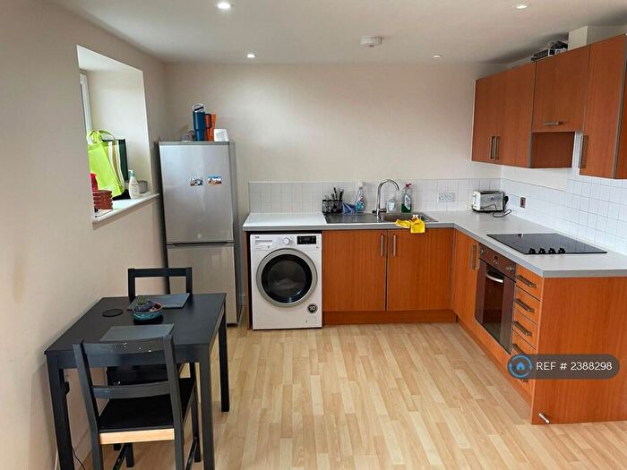 1 Bedroom Flat To Rent In Lakeside Rise, Manchester, M9