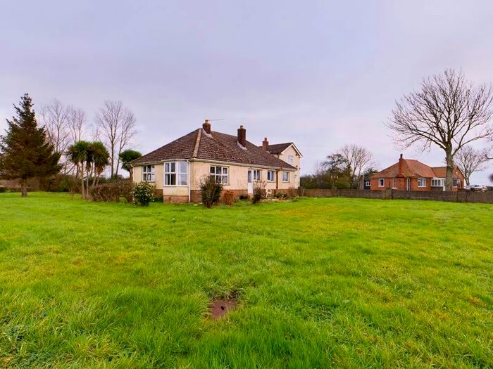 3 Bedroom Detached Bungalow For Sale In Goldcliff, Newport, NP18