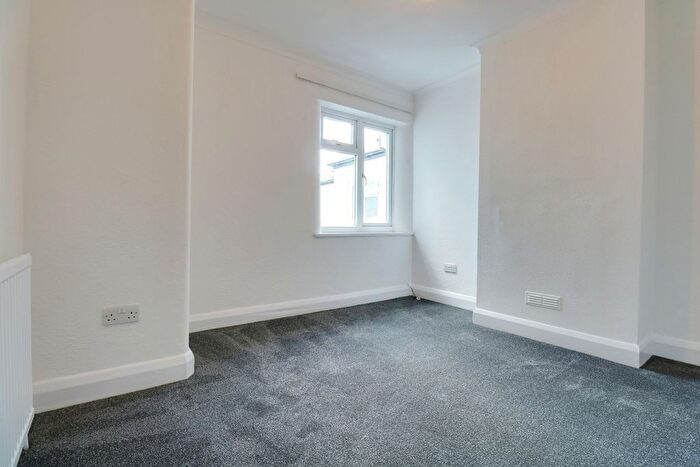 2 Bedroom Flat To Rent In Bromley, Kent, BR2