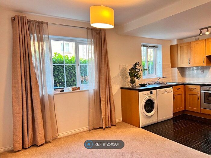2 Bedroom Flat To Rent In Kiln Way, Dunstable, LU5