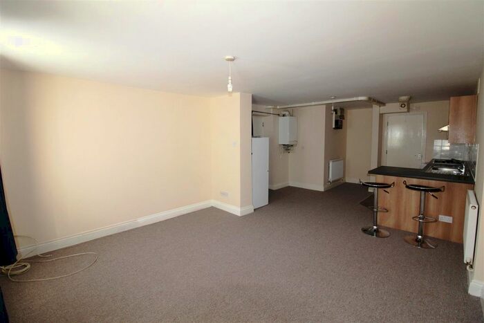 Studio To Rent In Holly Lane, Ilford, IG3
