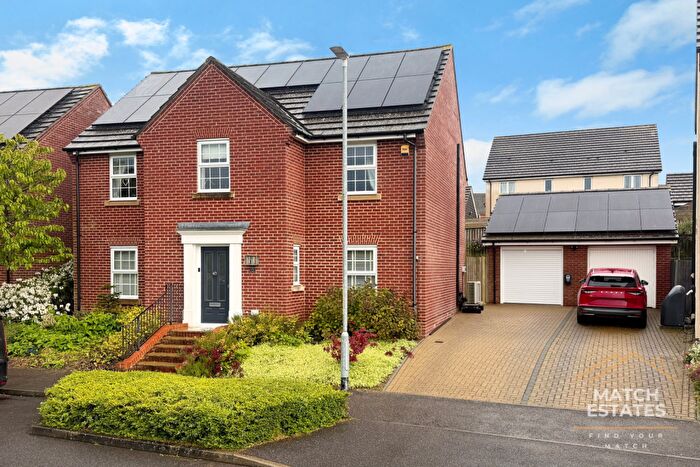 4 Bedroom Detached House For Sale In Field View Road, Whitfield, Kent, CT16