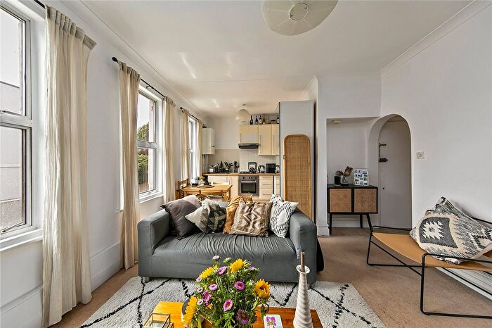 1 Bedroom Flat For Sale In Richmond Road, St Margarets, TW1