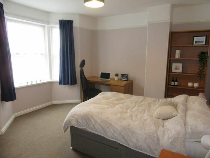 3 Bedroom Terraced House To Rent In Monks Road, Exeter, EX4