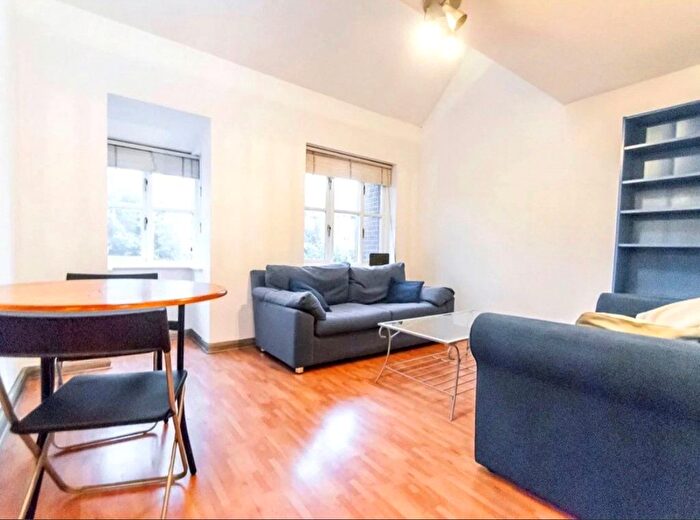 Studio To Rent In Bunning Way, London, N7