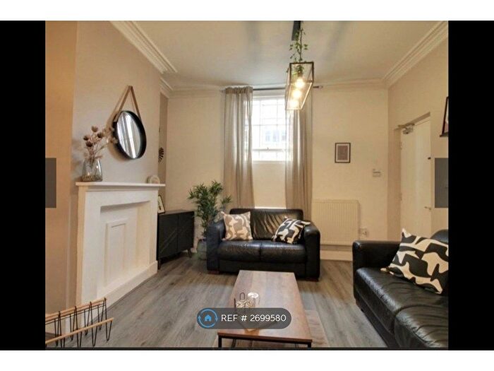 2 Bedroom Terraced House To Rent In Albion Street, Birmingham, B1