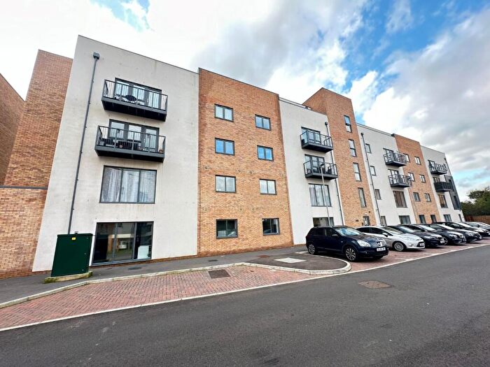 1 Bedroom Apartment To Rent In One Bedroom Balcony Apartment, Stockwood Gardens, LU1