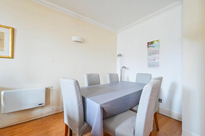 1 Bedroom Flat To Rent In Aegon House, Canary Wharf, London, E14