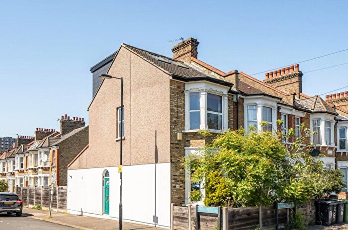 3 Bedroom End Of Terrace House For Sale In Laleham Road, London, SE6