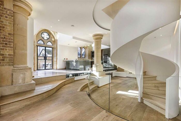 2 Bedroom Flat To Rent In Station Road, Teddington, TW11