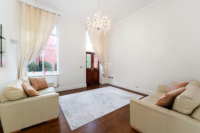 1 Bedroom Flat To Rent In Kensington House, Repton Park, IG8