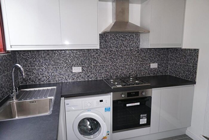 4 Bedroom House To Rent In Colenso Road Ilford, IG2
