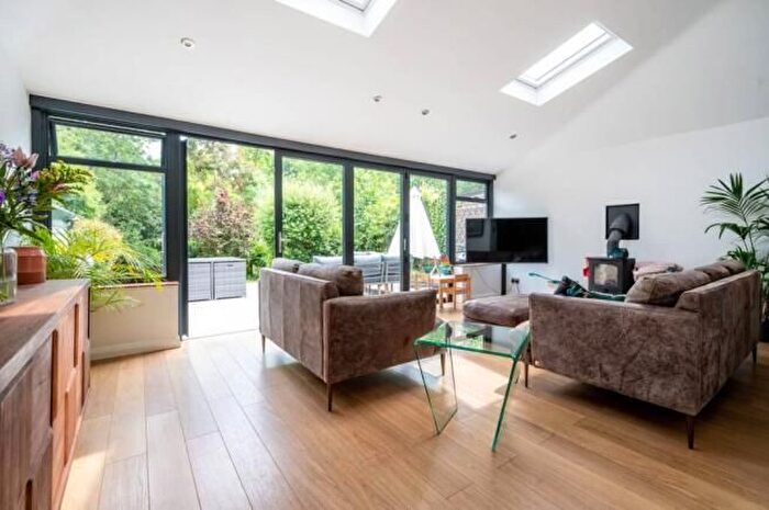 4 Bedroom Property To Rent In Ash Grove, Guildford, GU2