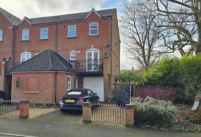 3 Bedroom Town House For Sale In Shaftesbury Avenue, Radcliffe-On-Trent, NG12