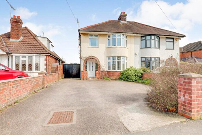 3 Bedroom Semi Detached House For Sale In Heath Road, Ipswich, IP4
