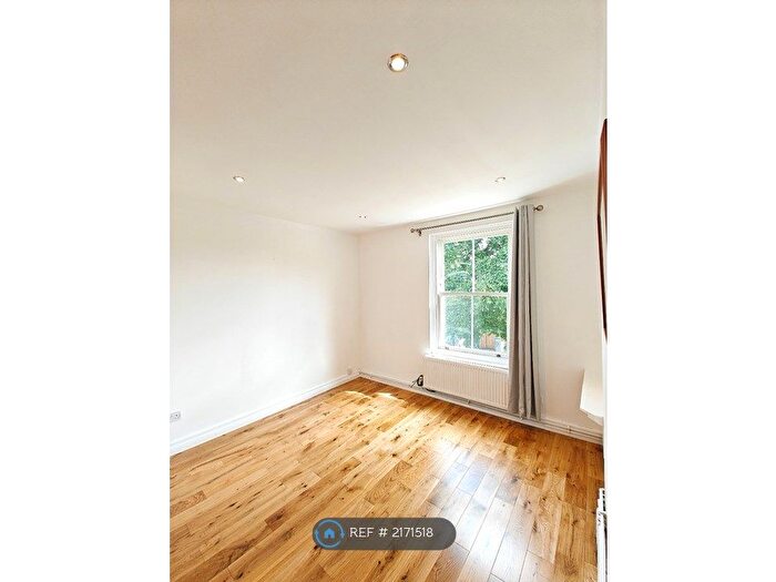 1 Bedroom Flat To Rent In Clapham Road, London, SW9