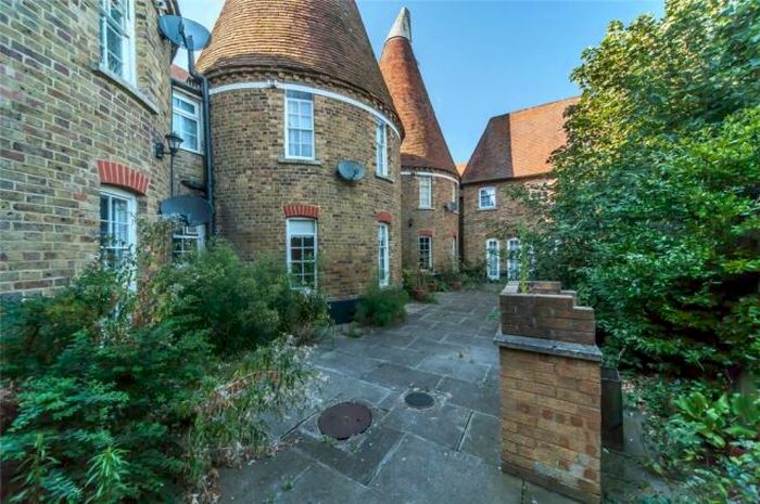 2 Bedroom Flat To Rent In The Oast House, Stratford Lane, Rainham, ME8