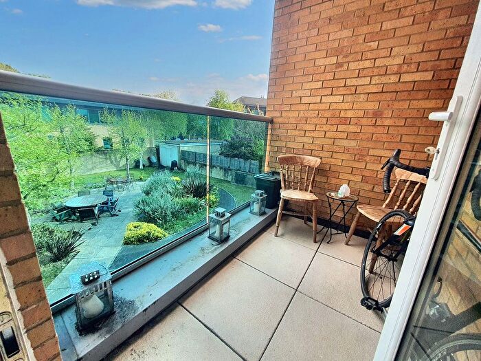 2 Bedroom Flat For Sale In Reservoir Road, Ruislip, HA4