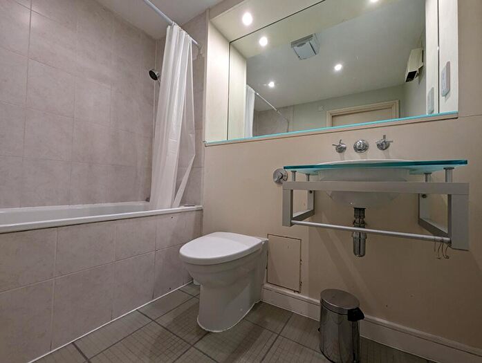 3 Bedroom Flat To Rent In William Road, Euston, London, NW1