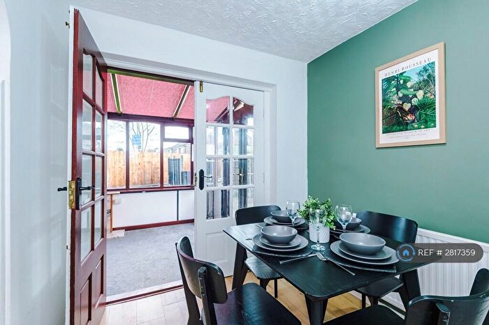 3 Bedroom Semi Detached House To Rent In Weybourne Drive, Stockport, SK6