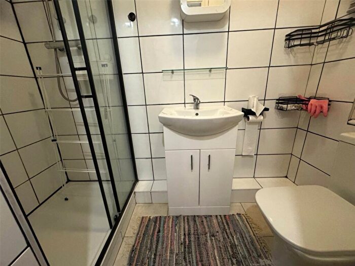 2 Bedroom Apartment To Rent In Brighton Road, Purley, Surrey, CR8