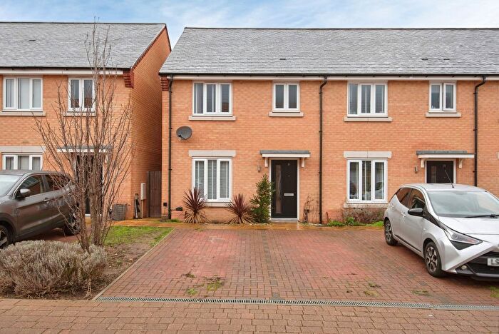 3 Bedroom End Terrace House For Sale In Wilson Close, Biggleswade, Bedfordshire, SG18